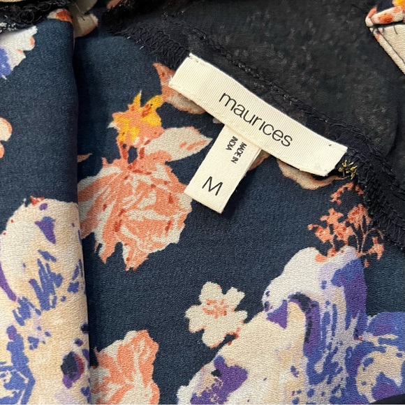 NWOT - MAURICES Dark Navy Floral Dressy V-Neck Sleeveless Top in Size M - Picture 3 of 9